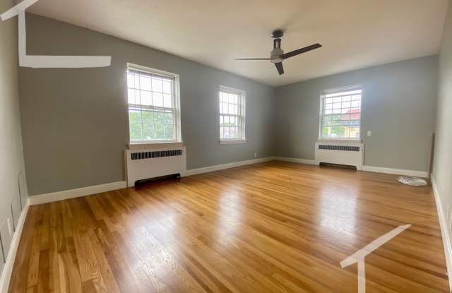 Gorgeous modern 2 bed unit in Brookline available 9/1/26 Gallery 4