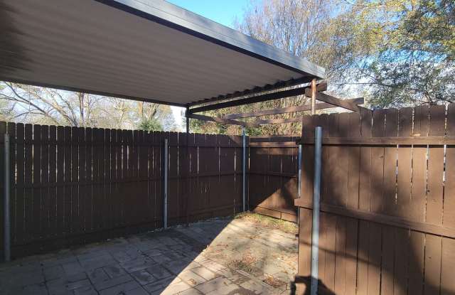 Very nice 2 bedroom/1 bath home with Central Air & Heat! Gallery 3