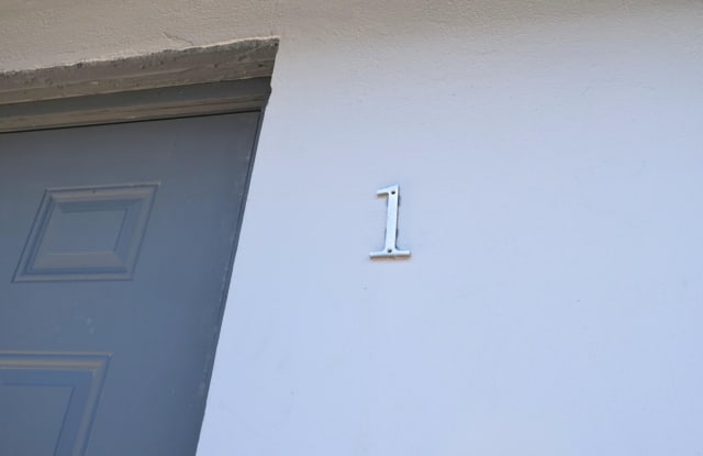 1009 9TH Street Gallery 2