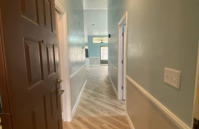 FULLY REMODELED VILLA IN REGENT PARK!!!! Gallery 4