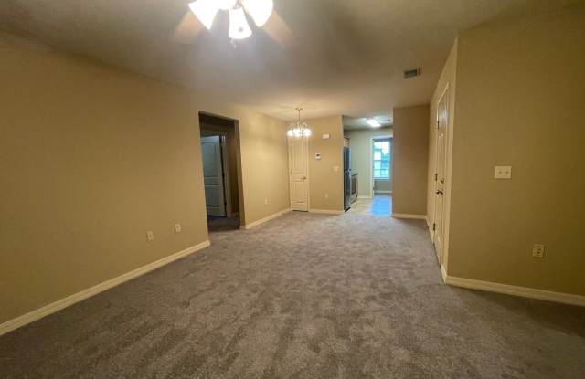 Spacious 3 Bedroom, 2 Bath Unfurnished Apartment with Stunning Valley Views! Gallery 4