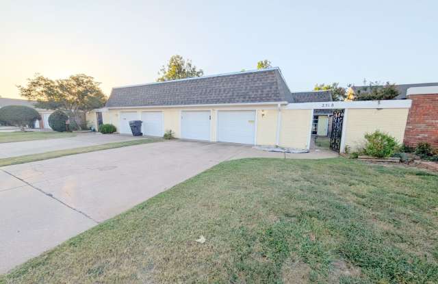 Spacious duplex in NW OKC! - 2518 Northwest 62nd Street, Oklahoma City, OK 73112