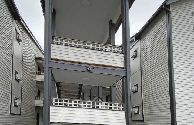Spacious 2 Bedroom in Renton - 10824 Southeast 170th Street, Renton, WA 98055