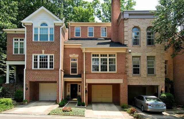 3917 IVY TERRACE CT NW - 3917 Ivy Terrace Court Northwest, Washington, DC 20007