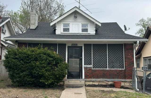 Charming 3BR / 2BA with Upstairs Suite – Hardwood Floors & Spacious Layout photos photos