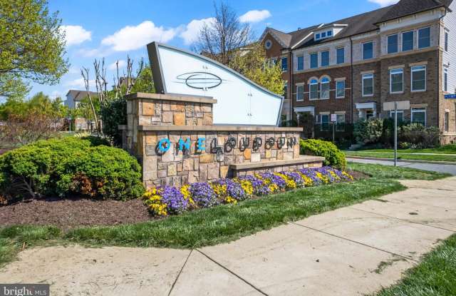 44711 PLYMPTON Square Gallery 2