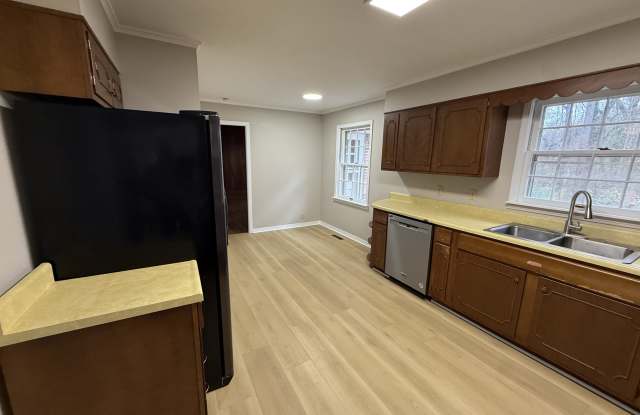 565 Paris Street - 565 Paris Street, McKenzie, TN 38201