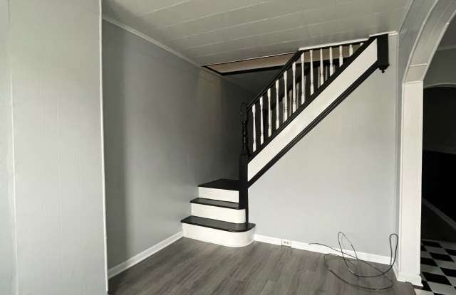 1324 James Street Gallery 2