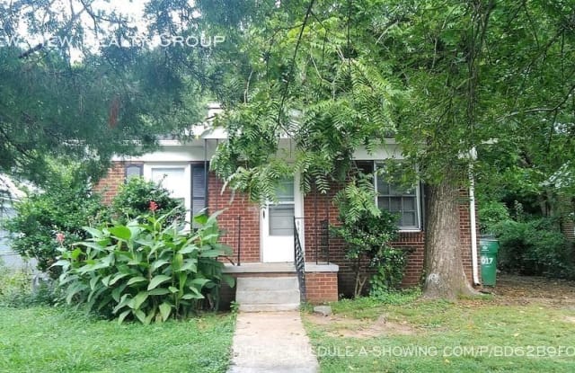 3017 Sandlewood Rd - 3017 Sandlewood Road, Charlotte, NC 28205