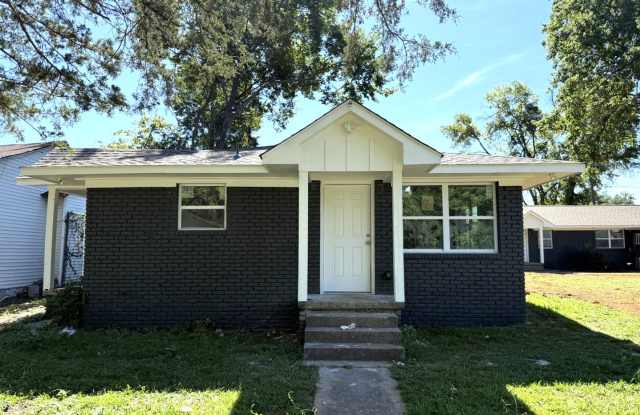 2 bed, 1 bath, 1 level with large yard photos photos