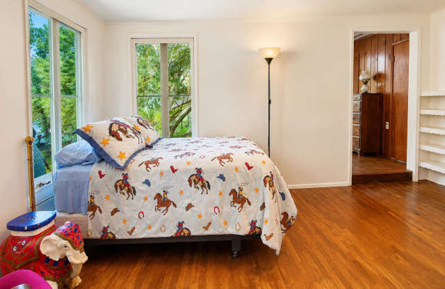 1704 Sycamore Dr Gallery 4