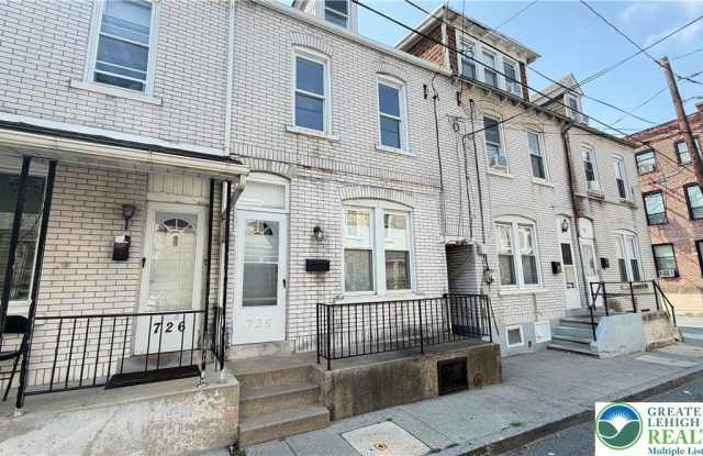 728 N Railroad Street Gallery 2