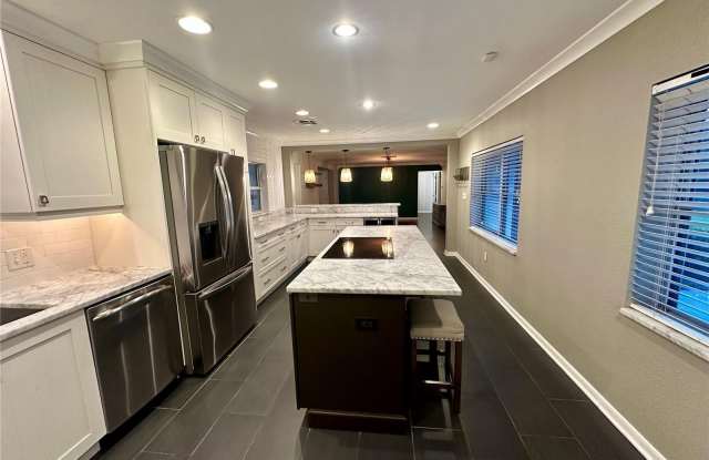 2165 LAKE Drive Gallery 4