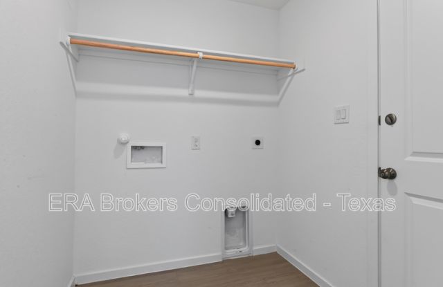 511 Sarah Way Gallery 4