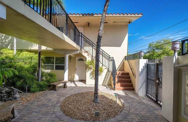 2025 Miami Rd photos photos