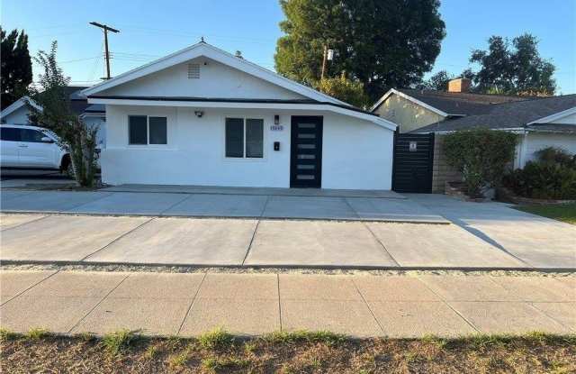 19849 Gresham Street photos photos