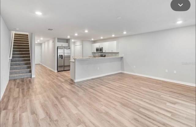 2917 FIELDWOOD Circle Gallery 4