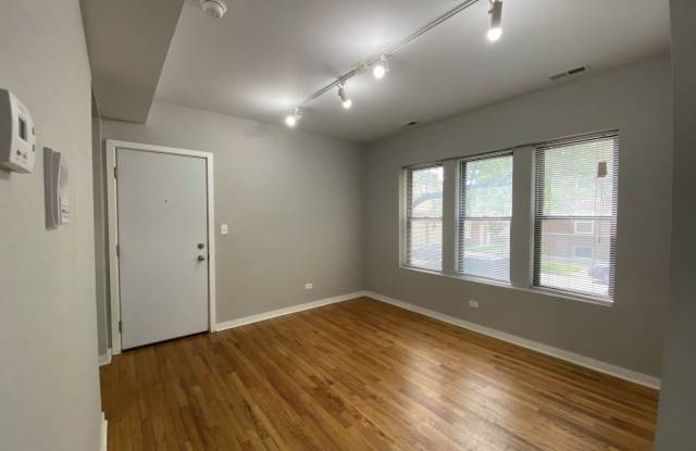 2450 W Albion Ave photos photos