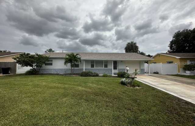 6298 27TH AVENUE N - 6298 27th Avenue North, St. Petersburg, FL 33710