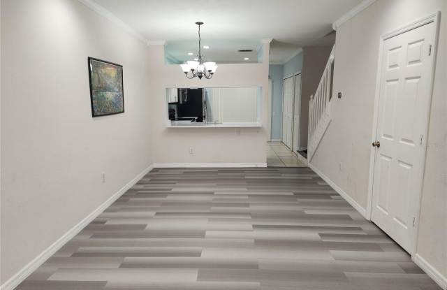 8637 HUNTERS KEY Circle Gallery 4