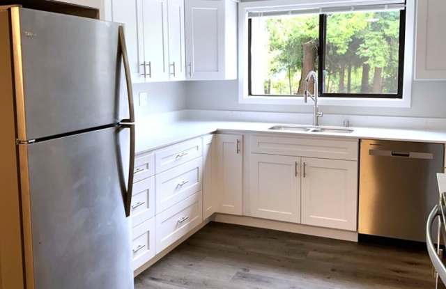 Newly Remodeled 3-bedroom 1 Bath, Spacious Home, All New Appliances and Flooring! Gallery 4