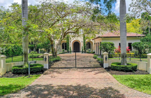 6885 SW 92nd St - 6885 Southwest 92nd Street, Pinecrest, FL 33156