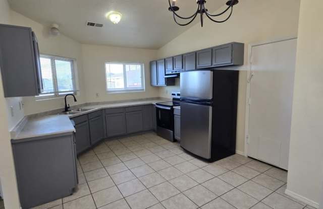 4929 Chromium Drive Northeast Gallery 2