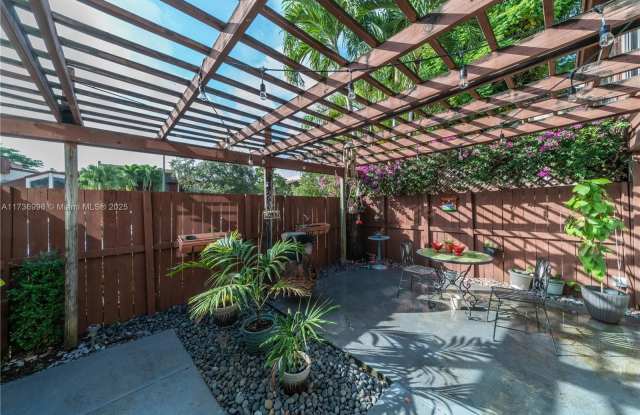 6864 SW 114th Pl - 6864 Southwest 114th Place, Kendall, FL 33173