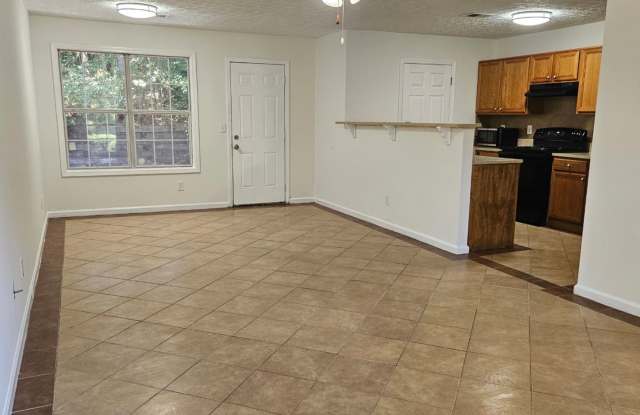 Beautiful 3 bedroom, 2 bath ranch home in Rex Gallery 4