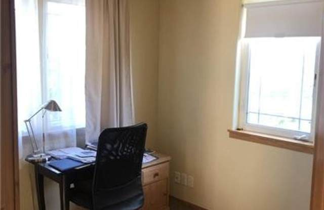 604  NW Glenwood Court Gallery 2