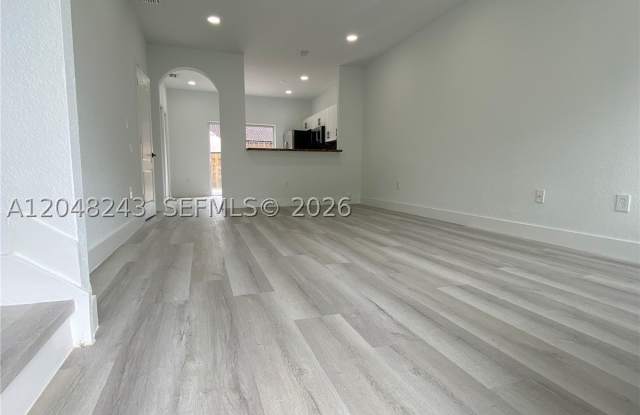 13765 SW 170th Ter photos photos
