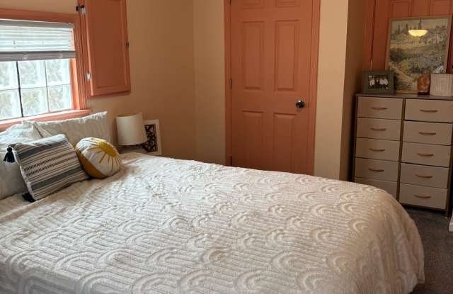 4817 Grant Street - 4817 Grant Street, Omaha, NE 68104 4817 Grant Street - 4817 Grant Street, Omaha, NE 68104