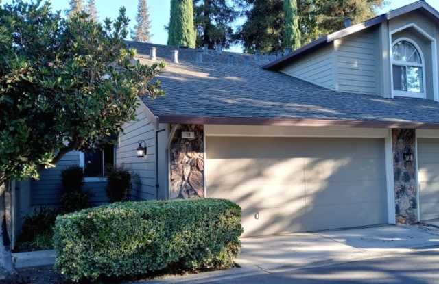 Large 2-story 2 Bedroom Townhouse w/Garage, Patio,  Bonus Room! photos photos