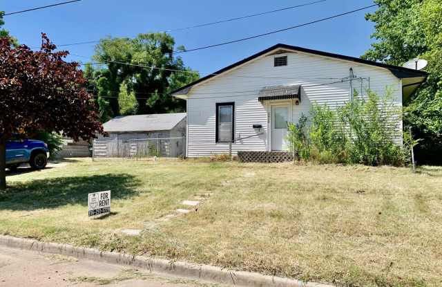 2 or 3 bed/1 bath house in Indian Hills available now! - 2908 West 9th Street North, Wichita, KS 67203
