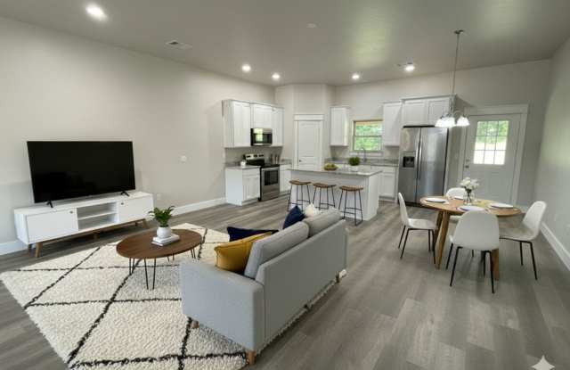 Adorable home in a quiet neighborhood Gallery 1