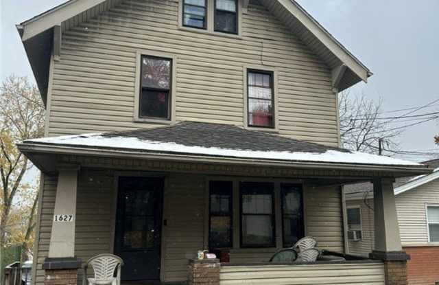1627 Manchester - 1627 Manchester Road, Akron, OH 44314