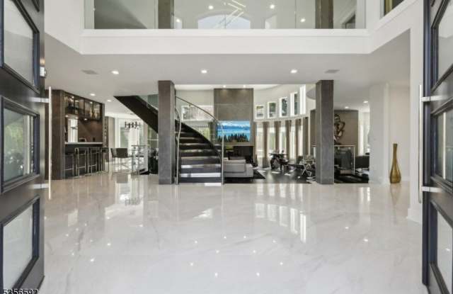 63 Roberts Rd Gallery 2