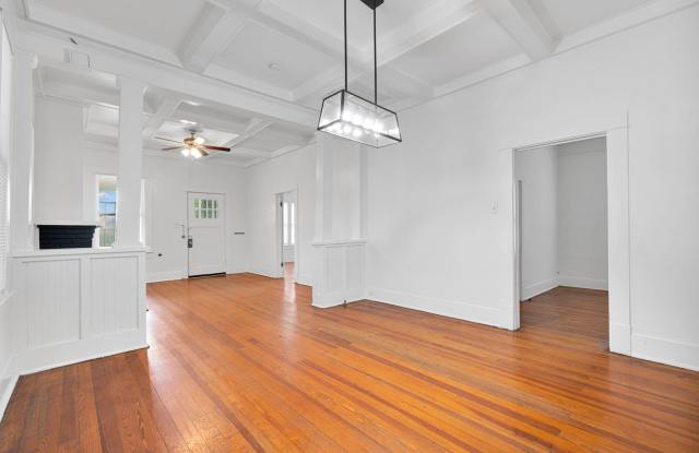 Charming 3 Bedroom in Prime San Antonio Location – Available Now! photos photos