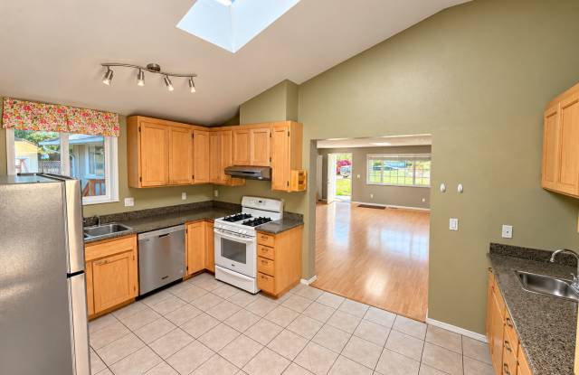 3BD|2BA - Home with Skylights, Updated Kitchen, and Private Outdoor Space Gallery 4