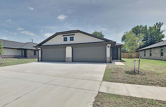 2 Bedrooms, 2 Bathroom 2 Car Garage Close to Broadway Extension, a short distance from Edmond and easy access to downtown OKC photos photos
