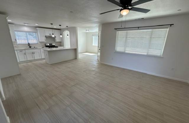 Brand New 3 Bedroom 2 Bathroom Home in Woodlake! $300 Off First Month's Rent!! Gallery 4