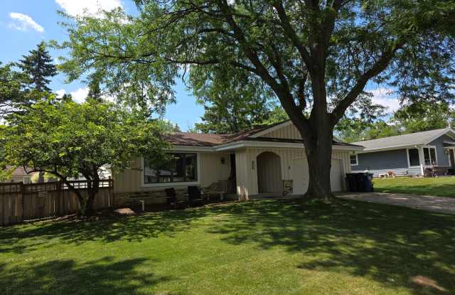 Updated 3 bedroom 2 bathroom Oak Creek ranch photos photos
