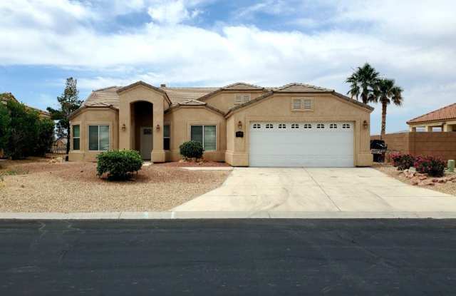 Los Lagos Lakes and Golf 3 BR 2BA 2000 sq feet on the green! photos photos