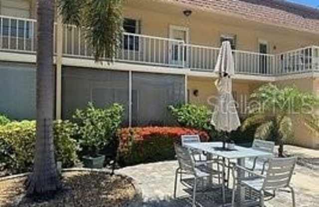 210 PARK BOULEVARD N photos photos