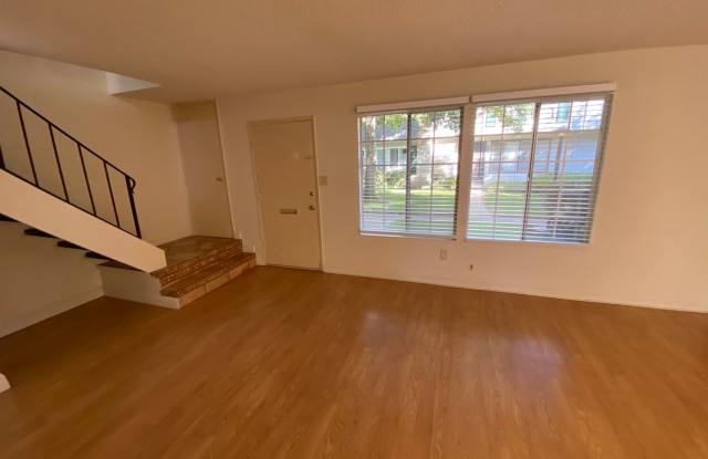 Three Bedroom Townhome Near River Access Gallery 4
