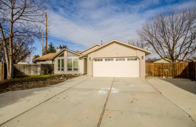 Beautiful 4 bedroom Single Level Home with Hard Wood Floors _ Pet Friendly! photos photos