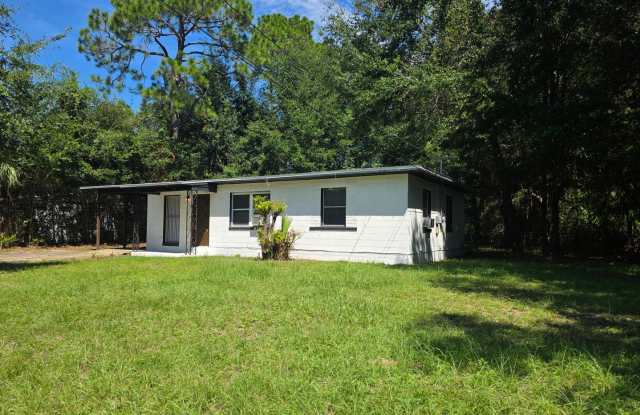 3BR/1.5BA on large lot with covered parking and neighborhood park Gallery 3