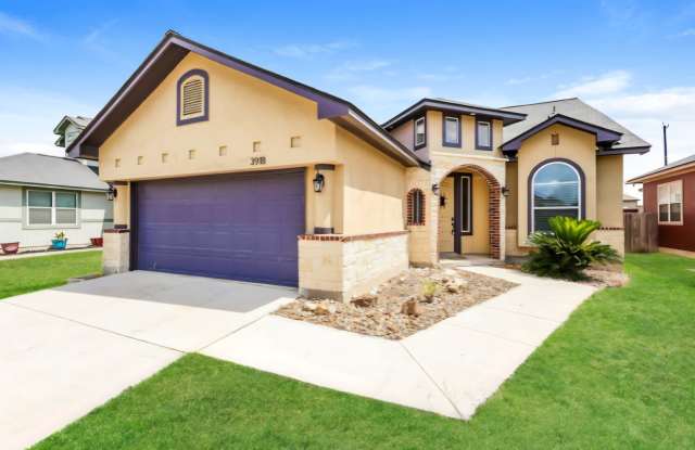 4 bedrooms, 2,049 square foot only 7.5 miles from Randolph Air Force Base photos photos