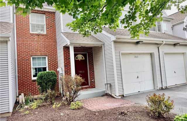 7813 Cross Creek Circle Gallery 2