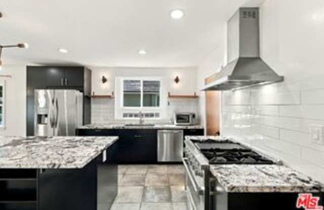 6107 Longridge Avenue Gallery 4